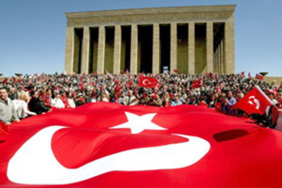Atatürk'ü saygıyla anıyoruz