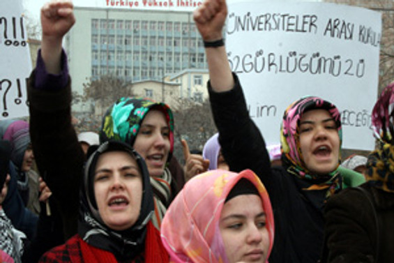 Türban için ilk adım AKP'den