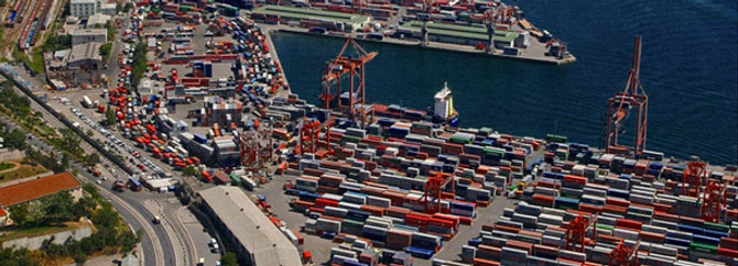 Ticaret açığı Nisan'da beklentiyi aştı