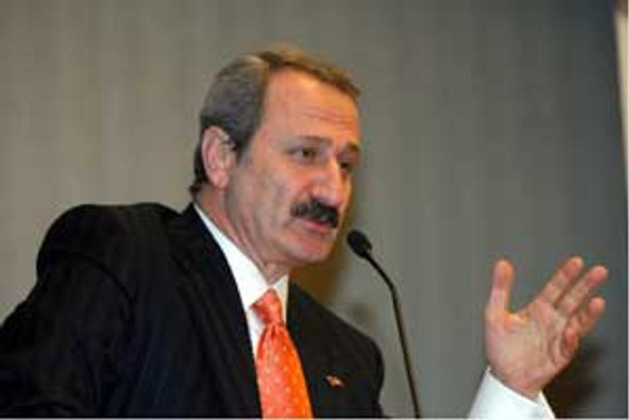 ”Kur ithalatı azdırıyor”