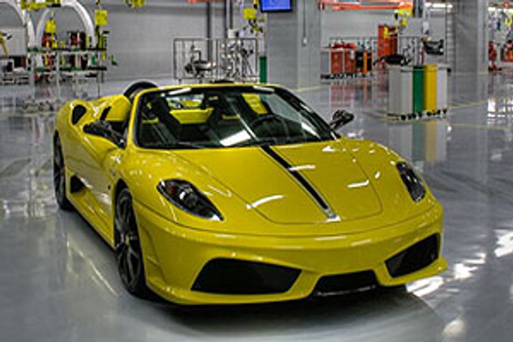 Ferrari Scuderia Spider 16M vitrinde