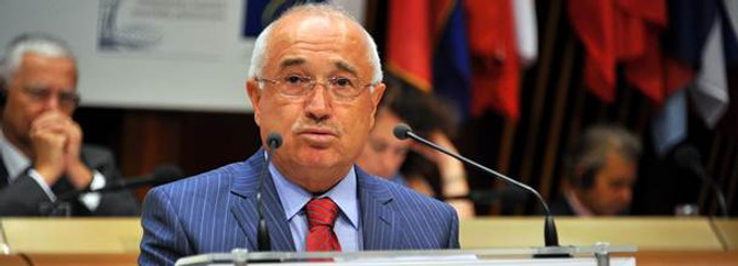 Çiçek 'kıyak' yasayı savundu