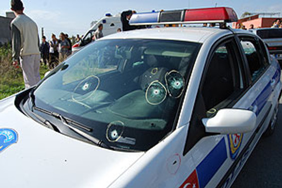 Polis otosuna silahlı saldırı