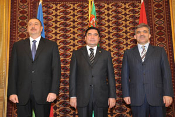 Gül, Berdimuhammedov ve Aliyev'le buluştu