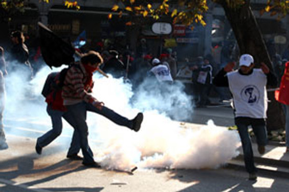 Kadıköy'de olaylı miting