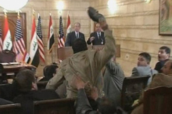 Bush'a ayakkabı fırlatan gazeteci serbest