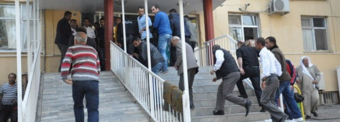 Öğretmenevinin duvarına uçaksavar mermisi isabet etti