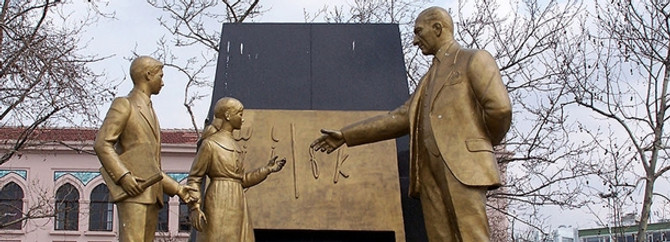 Kadıköy'de "Atatürk Anıtı" tartışması