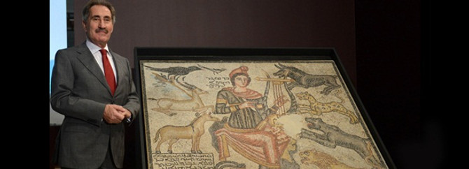 Culture Minister introduces recovered ceramic mosaic