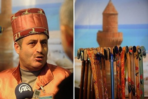 Ebrulu bastonlarla dünyaya açıldı