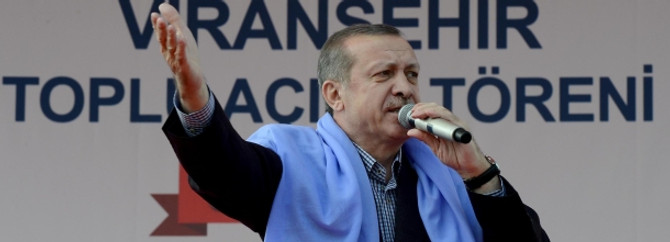 Biz yaradandan ötürü seviyoruz