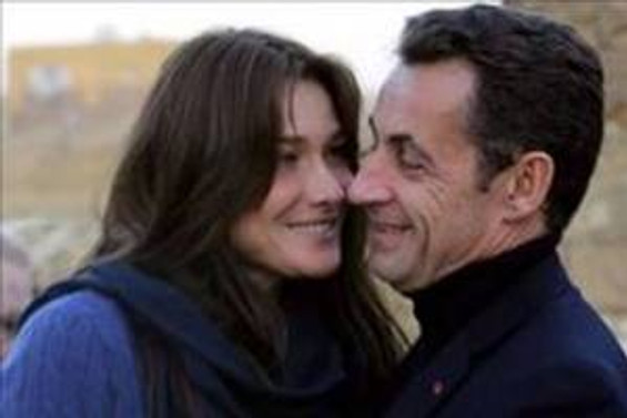 Sarkozy-Bruni çiftinden 'tape' yasağı talebi