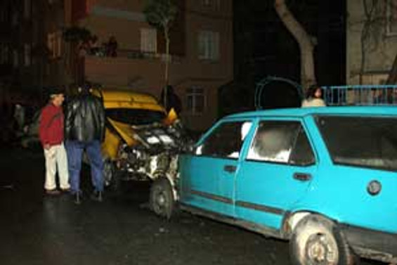 Mersin'de 3 araç kundaklandı