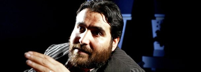İşte Ahmedinejad'a ayakkabı fırlatan eylemci