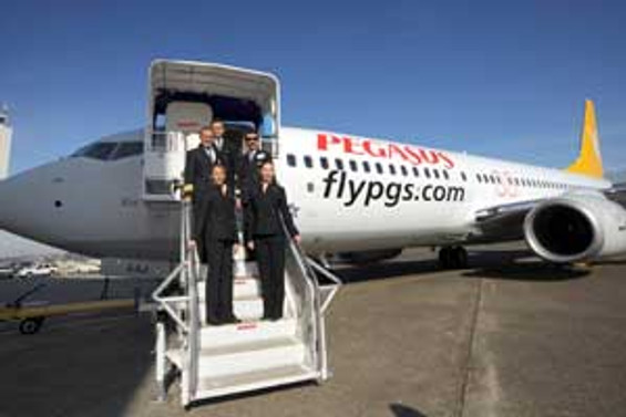 Pegasus, Adana merkezli Diyarbakır ve Van uçuşlarına başladı