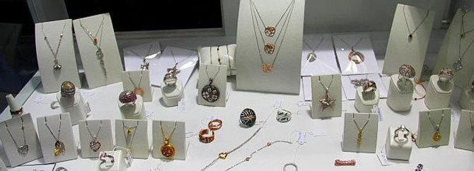 Katar Mücevher ve Saat Fuarı başladı