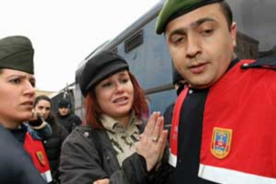 Deniz Seki'ye tekrar cezaevi yolu