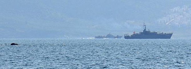 Rus savaş gemisi Çanakkale'den geçti