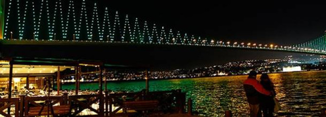 Boğaz köprüleri yeşile büründü