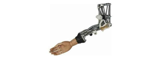 Türkiye'nin ilk 'robot kol'unu yaptı