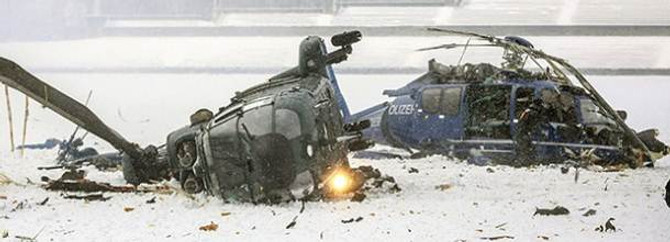Berlin'de iki helikopter çarpıştı