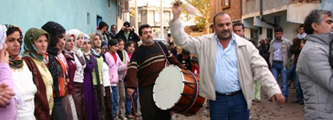 Sokak düğünlerinin yasaklanmasına protesto
