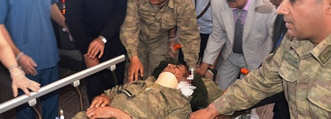 Askeri araç kaza yaptı: 8 yaralı