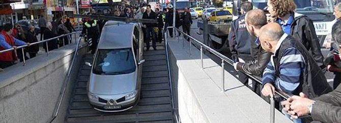 Metro girişini otopark zannetti