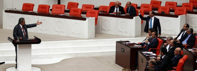 Kamer Genç'ten Aslan'a 100 bin TL'lik dava