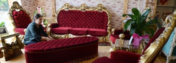 70 yıllık mobilyalara yeniden hayat veriyor