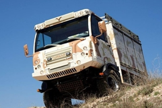 Askeri itfaiye aracı TURKAR 4x4 ASTEVO IDEF'13'te