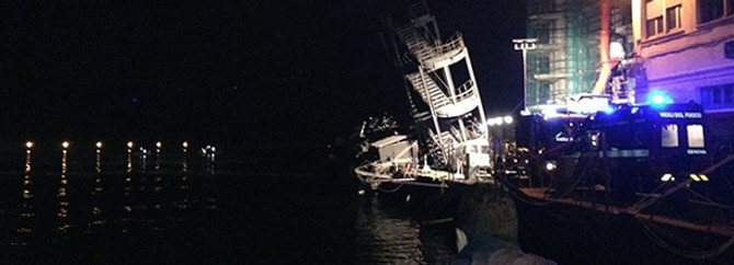 Kargo gemisi kontrol kulesine çarptı: 3 ölü