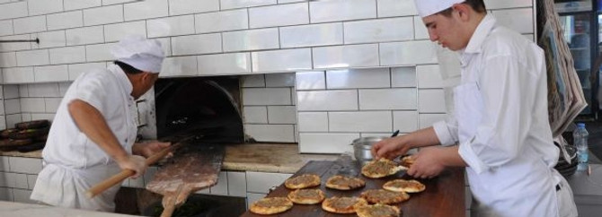 Nöbetçi eczane değil, "nöbetçi pideci"