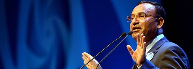 Türkiye'de kriz duasına çıkan insanlar var