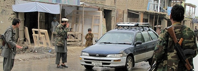 Afganistan haftaya bombalarla başladı