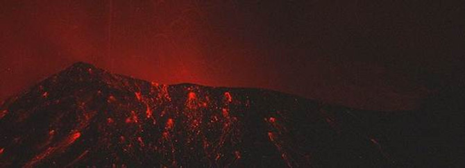 Endonezya'da yanardağ patladı: 5 ölü