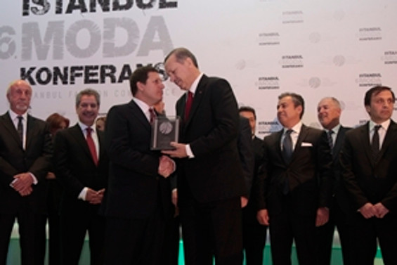 Penti ödülünü Erdoğan'dan aldı