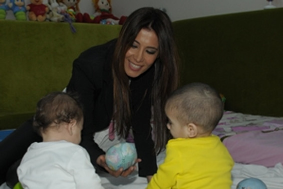 Topal çifti 4 çocuğa sevgi evi açıyor
