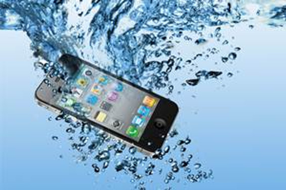 Suya düşen telefon bozulmayacak