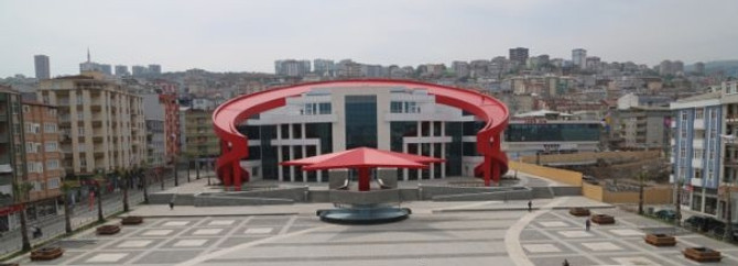 Türk bayrağı şeklinde bina yaptılar