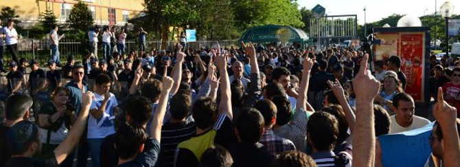Ankara metrosunda "öpüşme" eylemi
