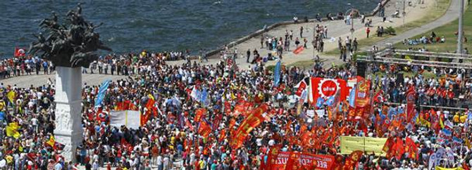Doktorlar, işçiler, öğretmenler iş bıraktı