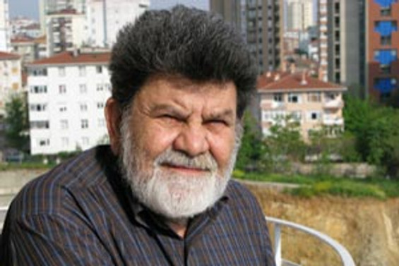 Uğraşlarımın temelinde şiir var