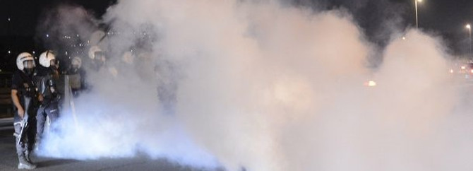 Tunalı Hilmi'de evlere gaz bombası