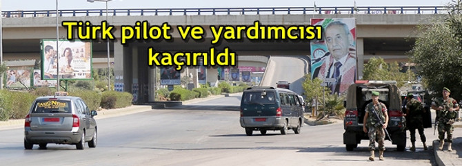 Türk pilot ve yardımcısı kaçırıldı