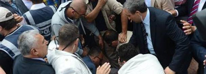 Bozdağ'a yumruklu saldırı