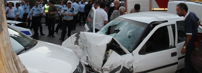 Hırsız-polis kovalamacası kazayla bitti