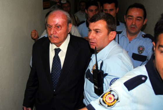 Üzmez'e 13 yıl hapis