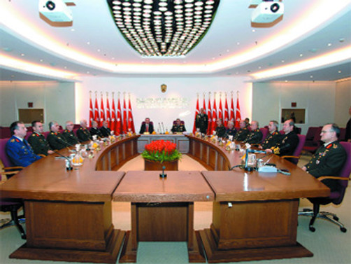 Gözler en kritik YAŞ'ta