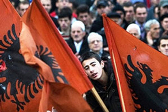 Kosovalılar erken seçim için sandık başında